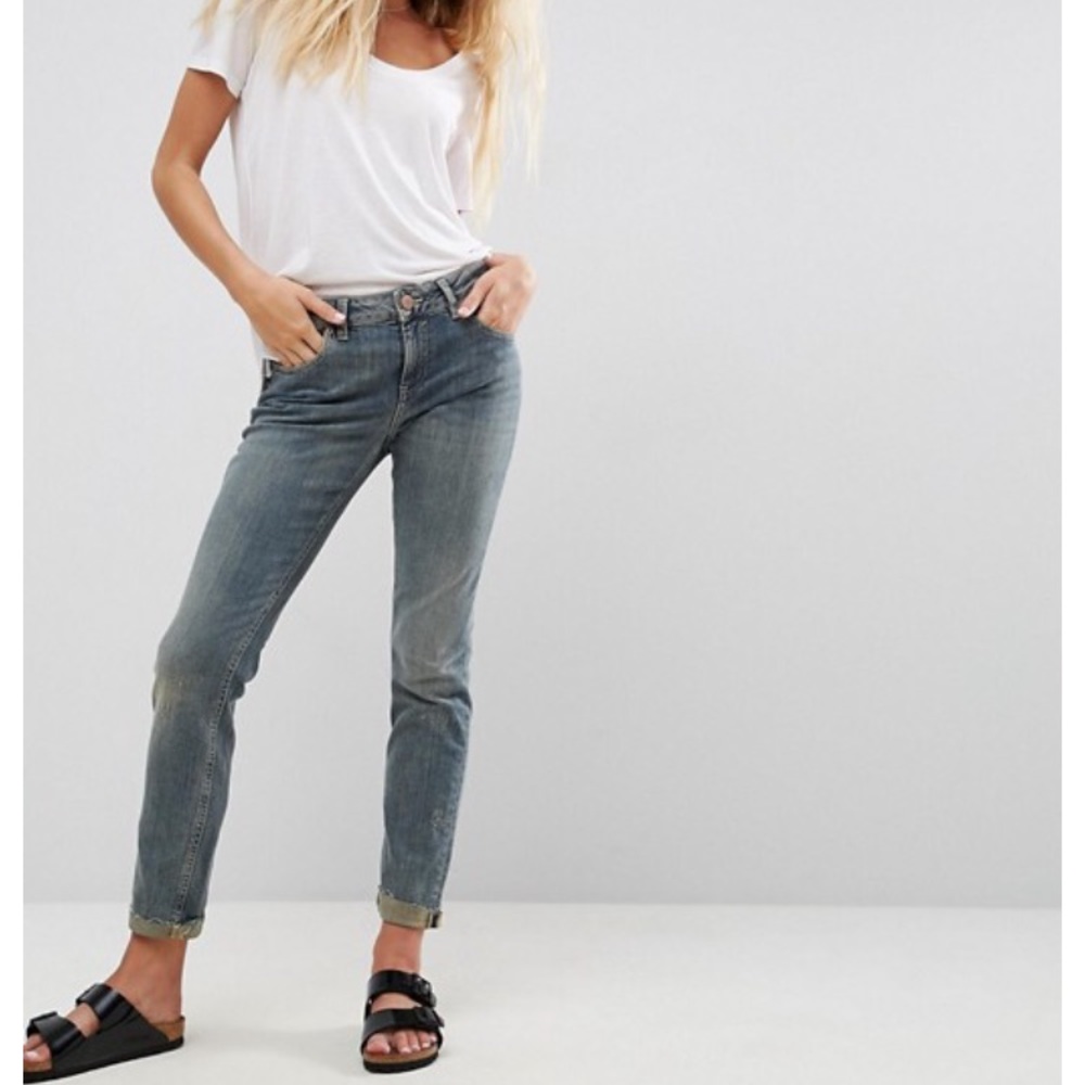 ASOS kimmi shrunken boyfriend jeans
